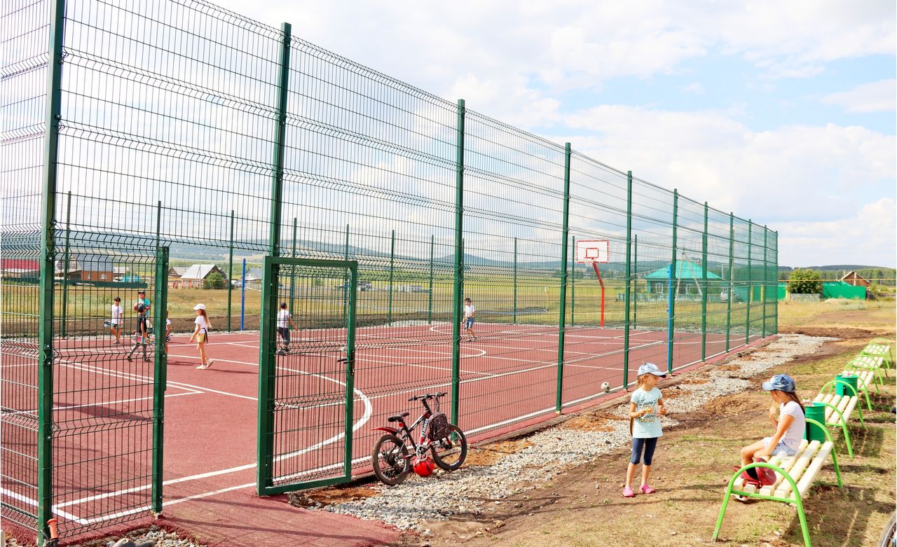 В Учалинском районе открыли универсальную спортивную площадку